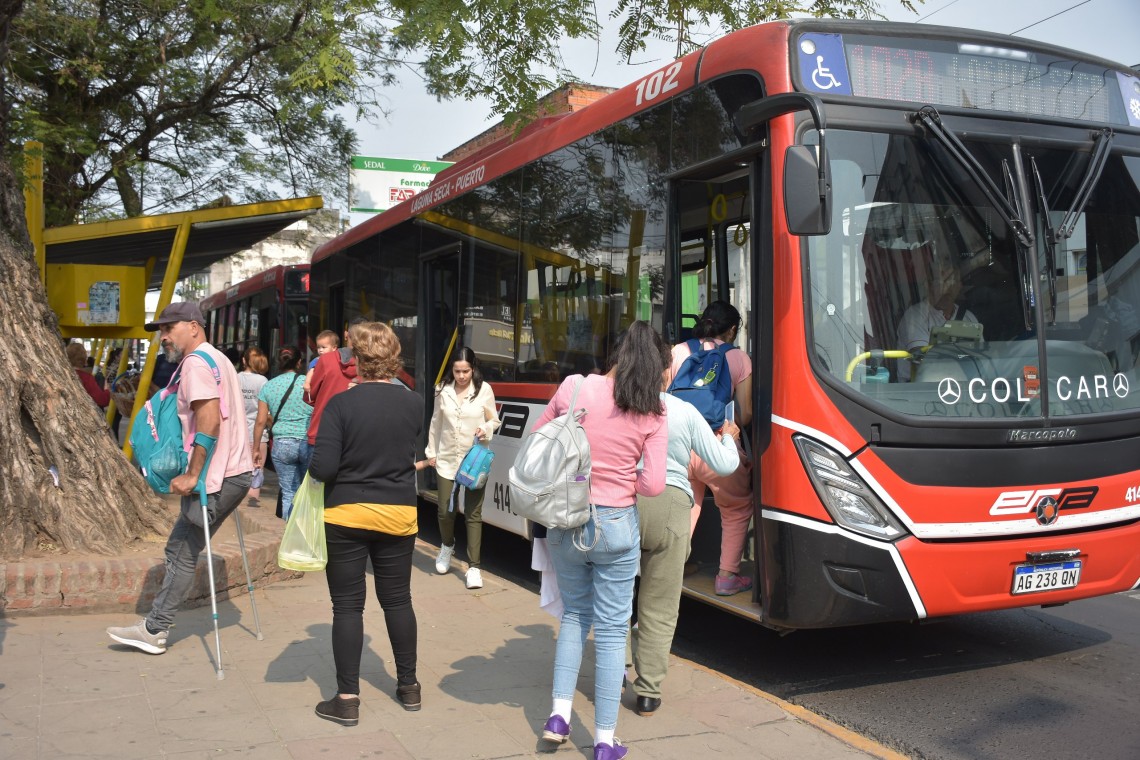La UTA amenaza con un paro de transporte si hoy no abonan el aguinaldo 