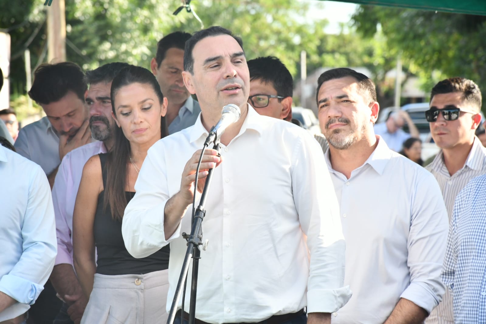 En su paso por Saladas, el Gobernador inauguró pavimento y entregó 30 viviendas del Invico