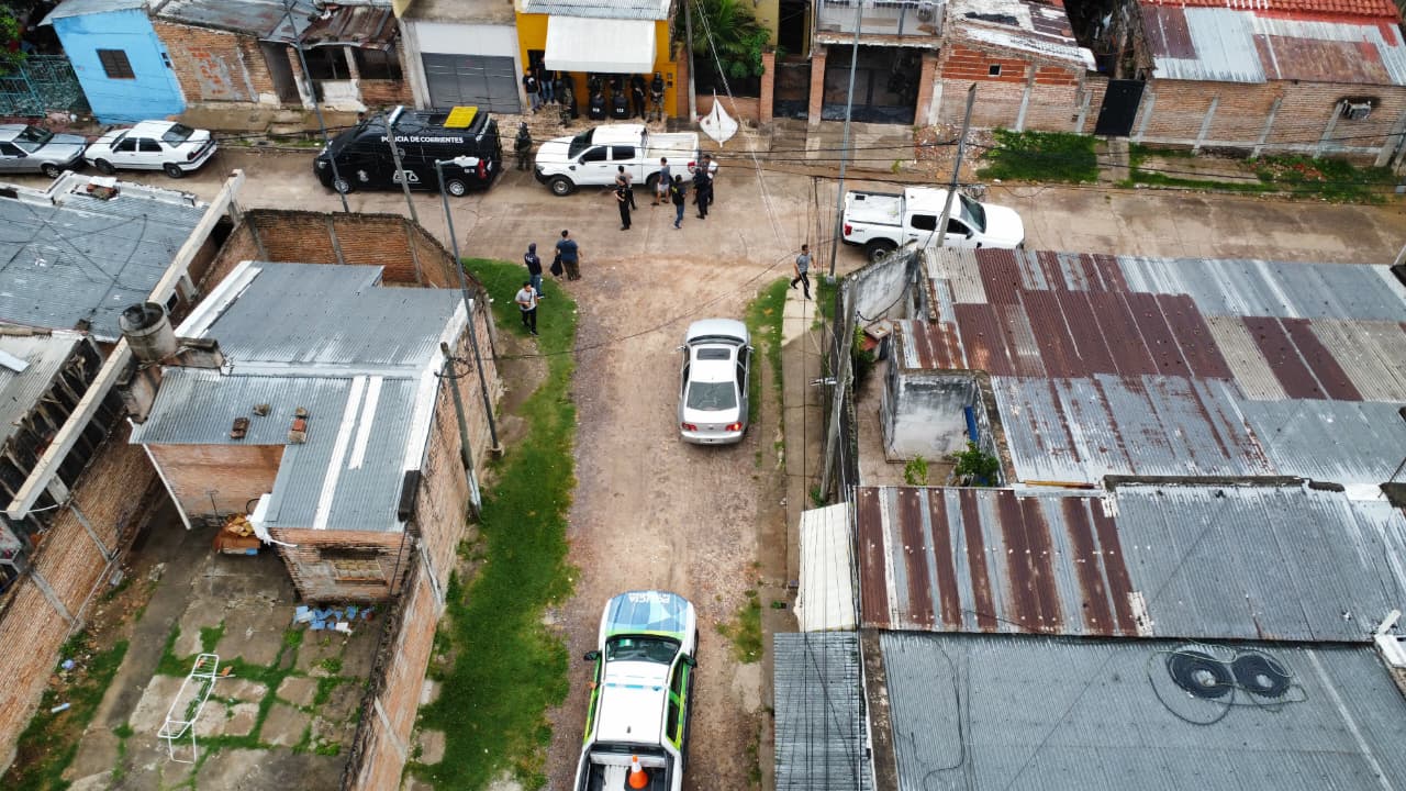 La Polic&iacute;a de Corrientes tras 13 allanamientos en diversos barrios lograron la detenci&oacute;n y la demora de 22 personas y el secuestro de distintos elementos